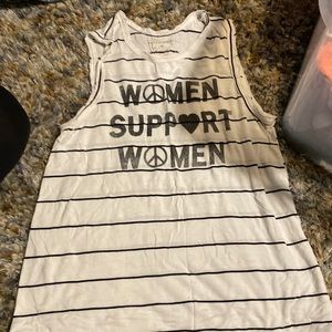 women support women✊🏻